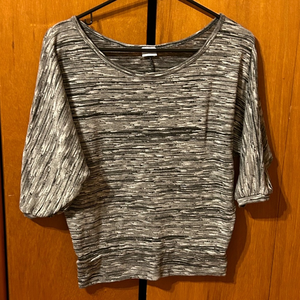 Suzy Shier sweater size M